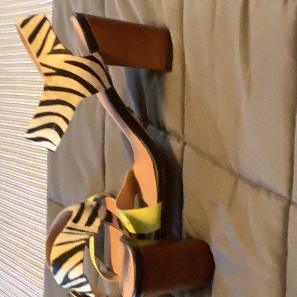 Sandals - Picture 3 of 3